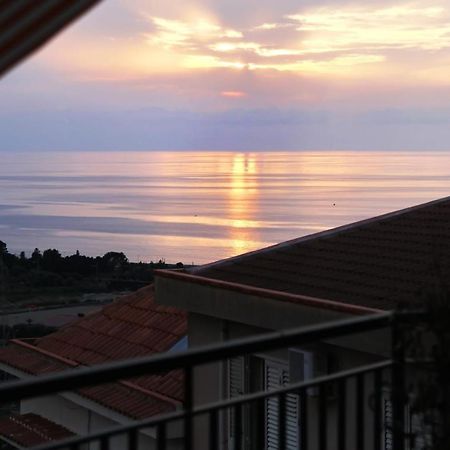 Amuka B&B Santo Stefano di Camastra Exteriör bild
