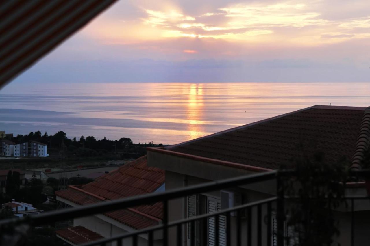 Amuka B&B Santo Stefano di Camastra Exteriör bild